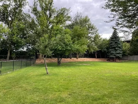 Exterior - 1165 Sawmill Ln, Algonquin, IL 60102 photo 4 of 8