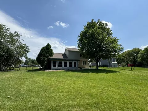 Exterior - 1165 Sawmill Ln, Algonquin, IL 60102 photo 3 of 8