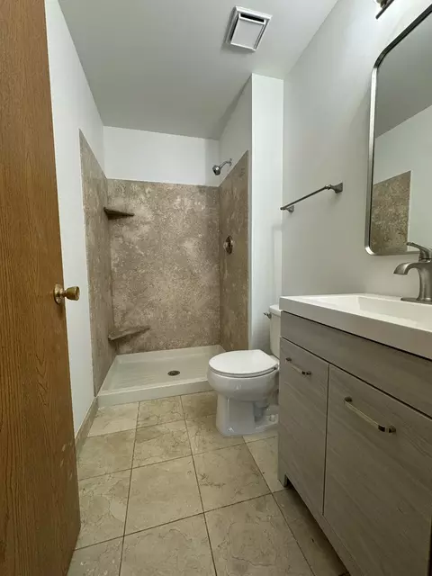 Bath - 1165 Sawmill Ln, Algonquin, IL 60102 photo 1 of 2