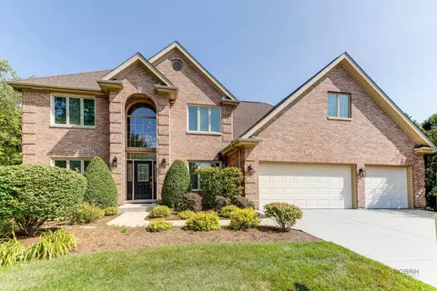 2047 Broadmoor Ln, Vernon Hills, IL 60061