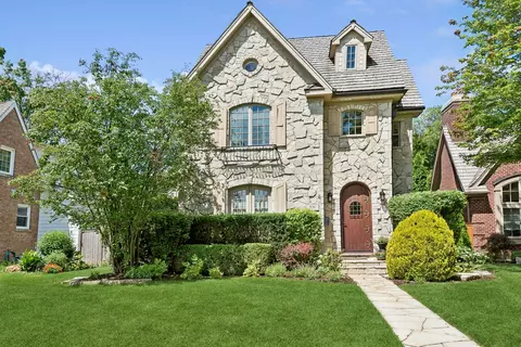 536 Sterling Rd, Kenilworth, IL 60043