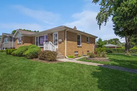 2095 Lee St, Des Plaines, IL 60018