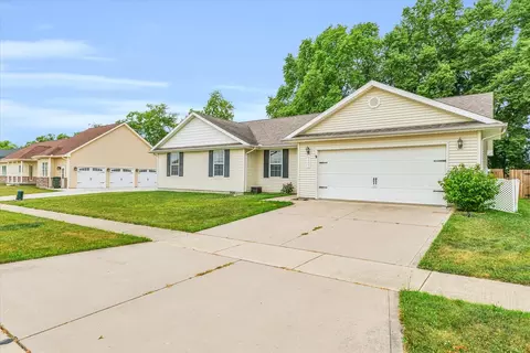 2407 N Skyline Dr, Urbana, IL 61802