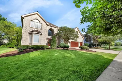2211 Arrowhead Dr, Naperville, IL 60564