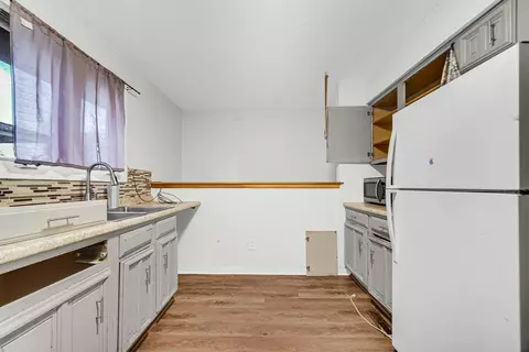 Kitchen - 2025 Ohio St, Gary, IN 46407 photo 2 of 4