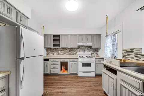 Kitchen - 2025 Ohio St, Gary, IN 46407 photo 3 of 4