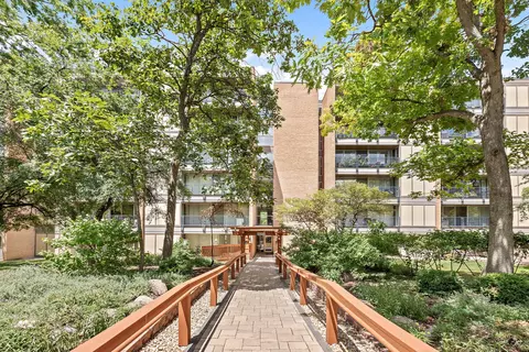 6010 Oakwood Dr #3H, Lisle, IL 60532