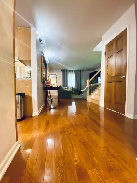 411 Hickory Dr, Wheeling, IL 60090 photo 2
