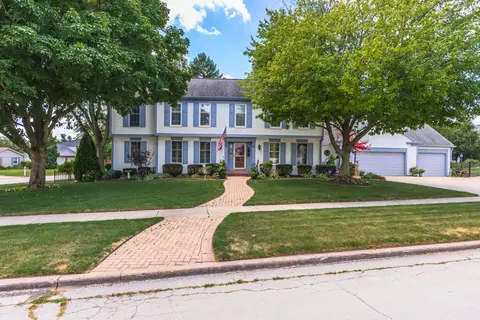 12 Oxford Ct, Bloomington, IL 61704