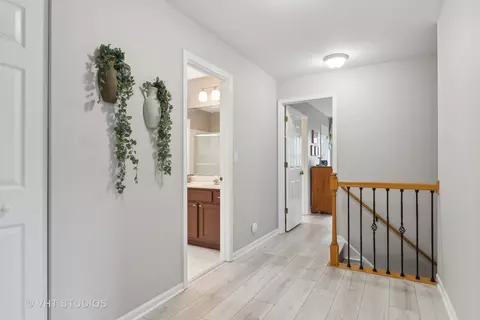 Entry Way - 59 Mohawk St, Cary, IL 60013 photo 1 of 2