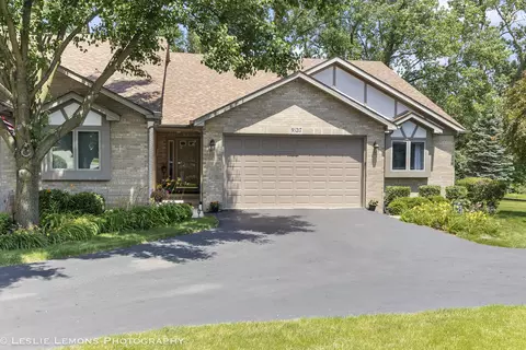 9 S217 Clarenbrook Ct, Willowbrook, IL 60527