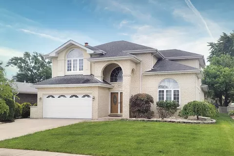 8133 Valley Dr, Palos Hills, IL 60465