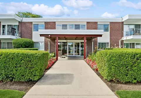 100 Deborah Ln #3A, Wheeling, IL 60090