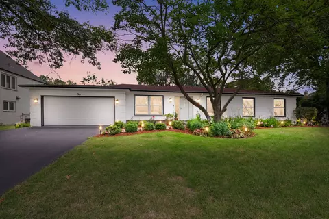 1 Camberley Ct, Hinsdale, IL 60521