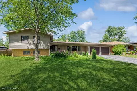3244 S Manor Dr, Lansing, IL 60438