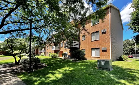 1375 Winslowe Dr #301, Palatine, IL 60074