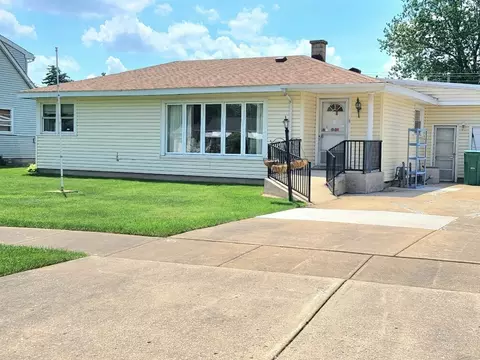8038 Leamington Ave, Burbank, IL 60459