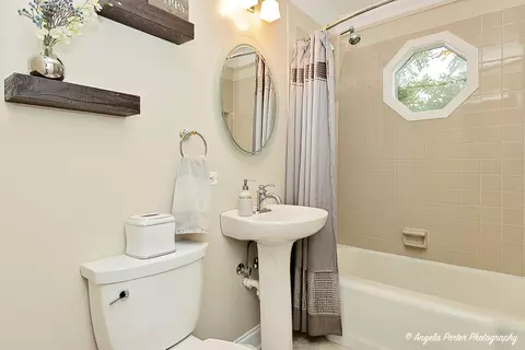 Bath - 3713 Maple Ave, Mchenry, IL 60050 photo 1 of 3