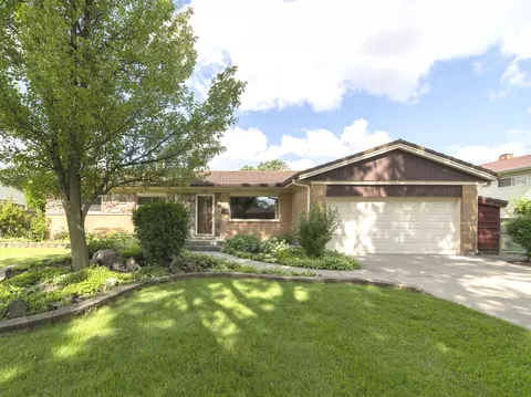 908 Leahy Cir, Des Plaines, IL 60016
