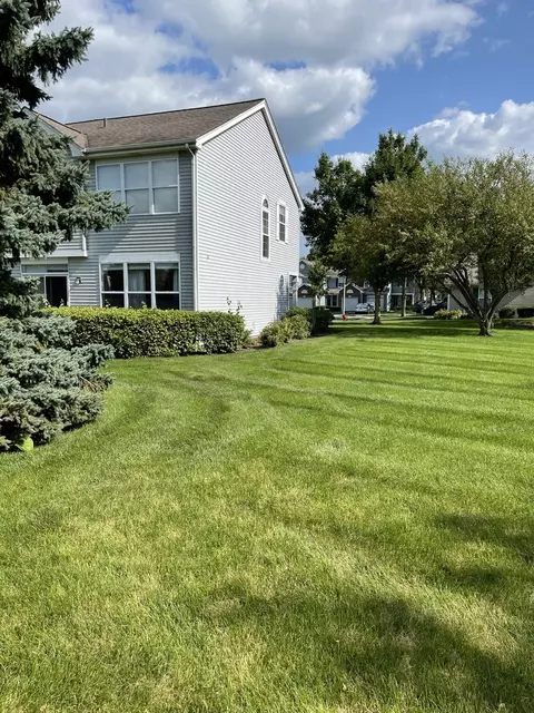 Exterior - 12 Arbordale Ct, Algonquin, IL 60102 photo 4 of 11
