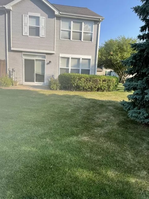 Exterior - 12 Arbordale Ct, Algonquin, IL 60102 photo 2 of 11