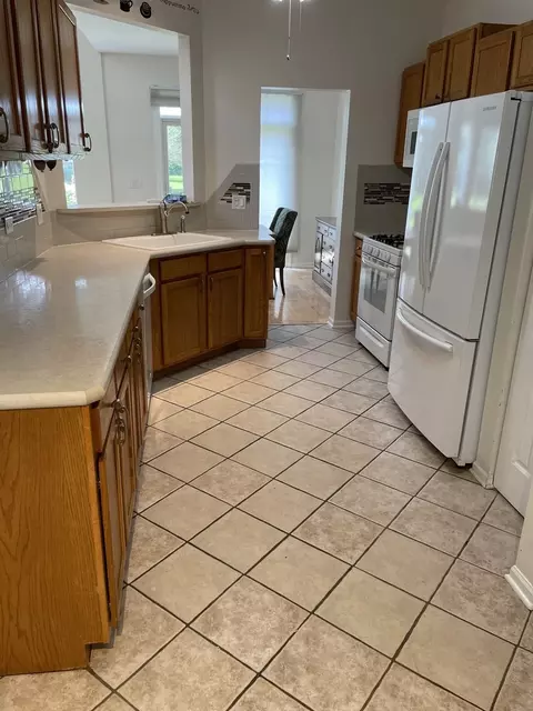 Kitchen - 12 Arbordale Ct, Algonquin, IL 60102 photo 1 of 2