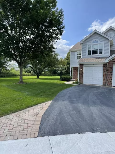 12 Arbordale Ct, Algonquin, IL 60102