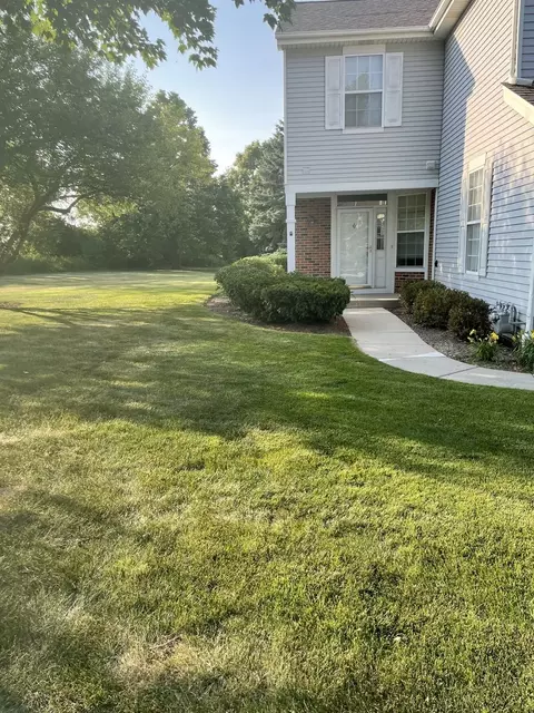 Exterior - 12 Arbordale Ct, Algonquin, IL 60102 photo 3 of 11