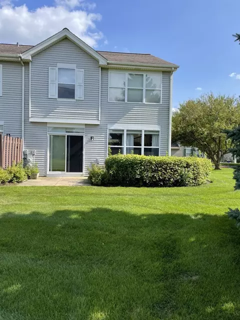 Exterior - 12 Arbordale Ct, Algonquin, IL 60102 photo 6 of 11