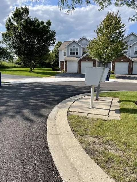 Exterior - 12 Arbordale Ct, Algonquin, IL 60102 photo 9 of 11