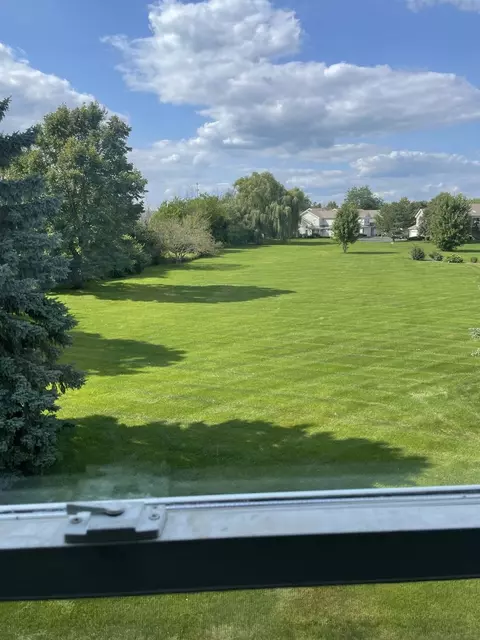 Exterior - 12 Arbordale Ct, Algonquin, IL 60102 photo 8 of 11