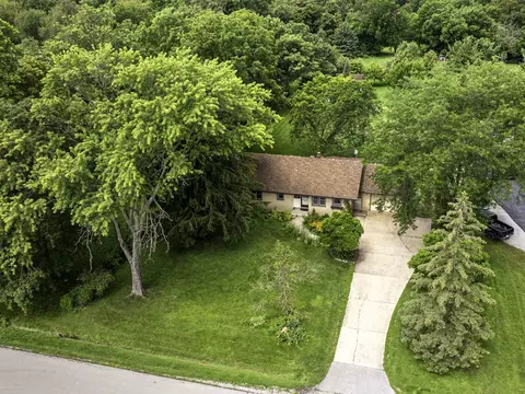 21220 S Hillside Rd, Frankfort, IL 60423