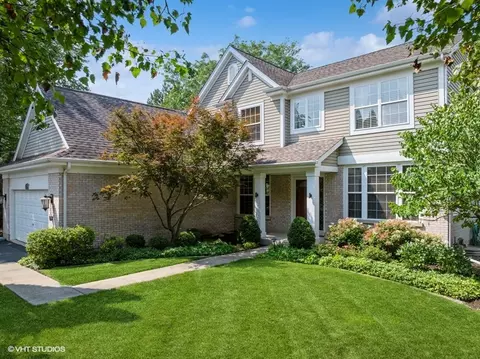 6200 Oakmont Ln, Gurnee, IL 60031