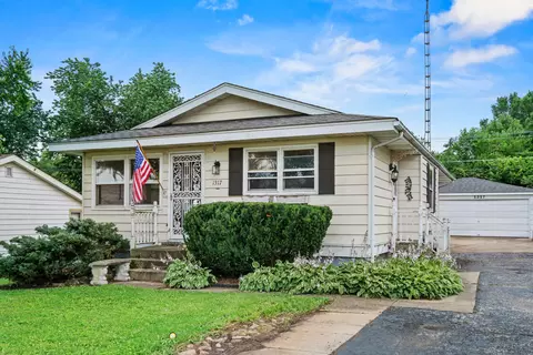 1317 Jefferson St, Lake In The Hills, IL 60156