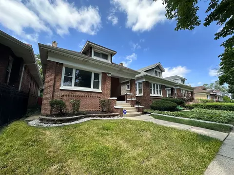 7836 S Paxton Ave, Chicago, IL 60649