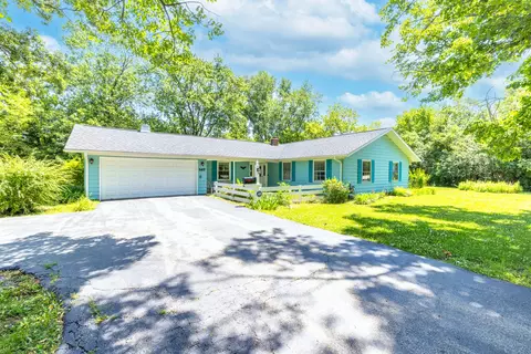 567 S Greenleaf St, Park City, IL 60085