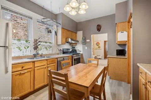 Kitchen - 842 W 33rd St, Chicago, IL 60608 photo 1 of 6