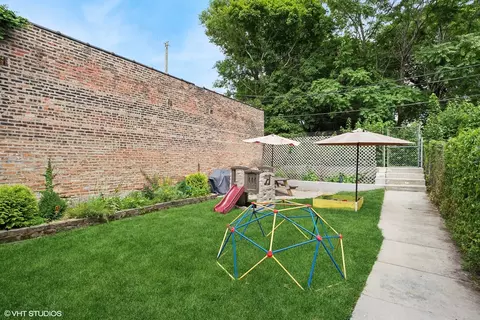 Exterior - 842 W 33rd St, Chicago, IL 60608 photo 4 of 7