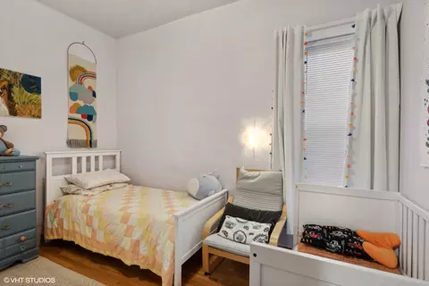 Bedroom - 842 W 33rd St, Chicago, IL 60608 photo 4 of 5