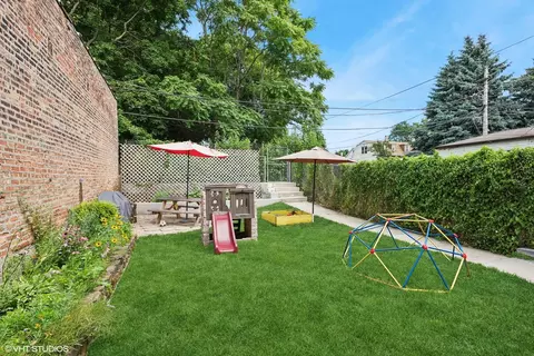 Exterior - 842 W 33rd St, Chicago, IL 60608 photo 5 of 7