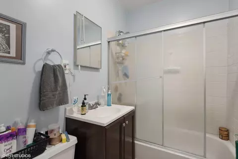 Bath - 842 W 33rd St, Chicago, IL 60608 photo 3 of 3