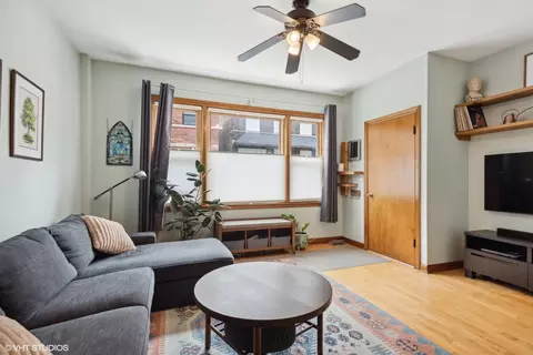 Living - 842 W 33rd St, Chicago, IL 60608 photo 1 of 5