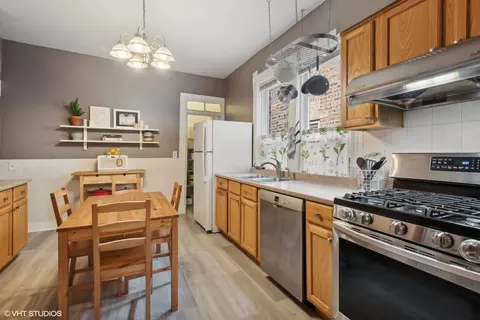Kitchen - 842 W 33rd St, Chicago, IL 60608 photo 3 of 6