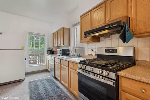 Kitchen - 842 W 33rd St, Chicago, IL 60608 photo 5 of 6