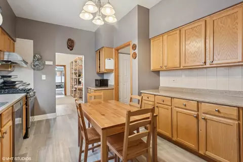 Kitchen - 842 W 33rd St, Chicago, IL 60608 photo 2 of 6