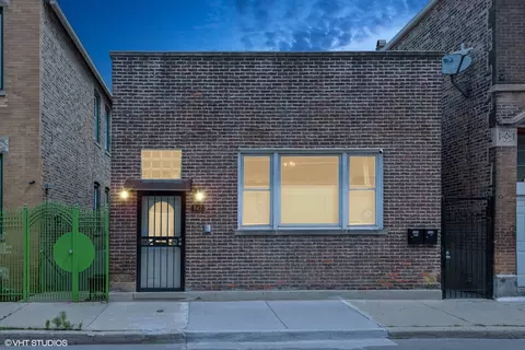Exterior - 842 W 33rd St, Chicago, IL 60608 photo 2 of 7