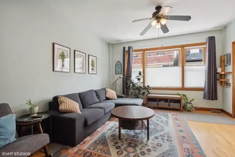 Living - 842 W 33rd St, Chicago, IL 60608 photo 2 of 5