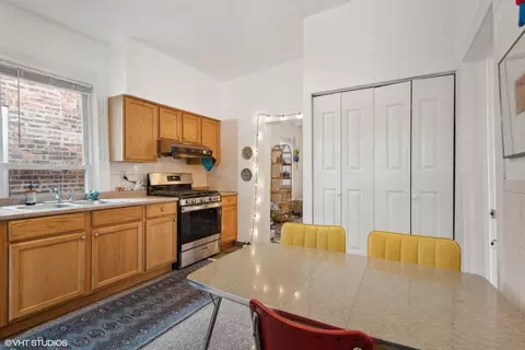 Kitchen - 842 W 33rd St, Chicago, IL 60608 photo 4 of 6