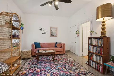 Living - 842 W 33rd St, Chicago, IL 60608 photo 4 of 5