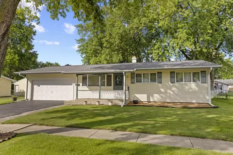 1438 Hulmes Dr, Dekalb, IL 60115